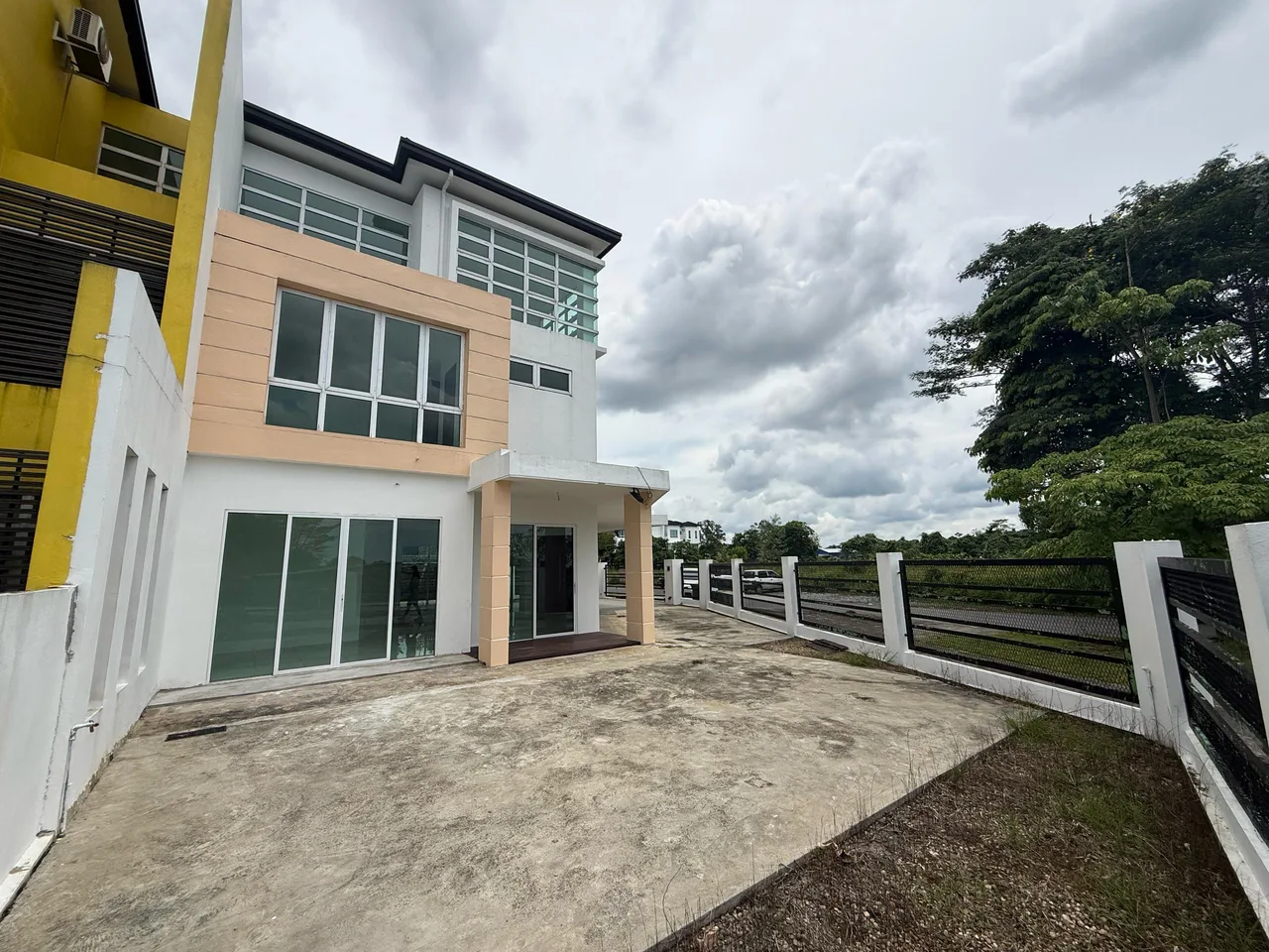3 Storey Corner Lot Semi Detached House at Palm Residence Stapok