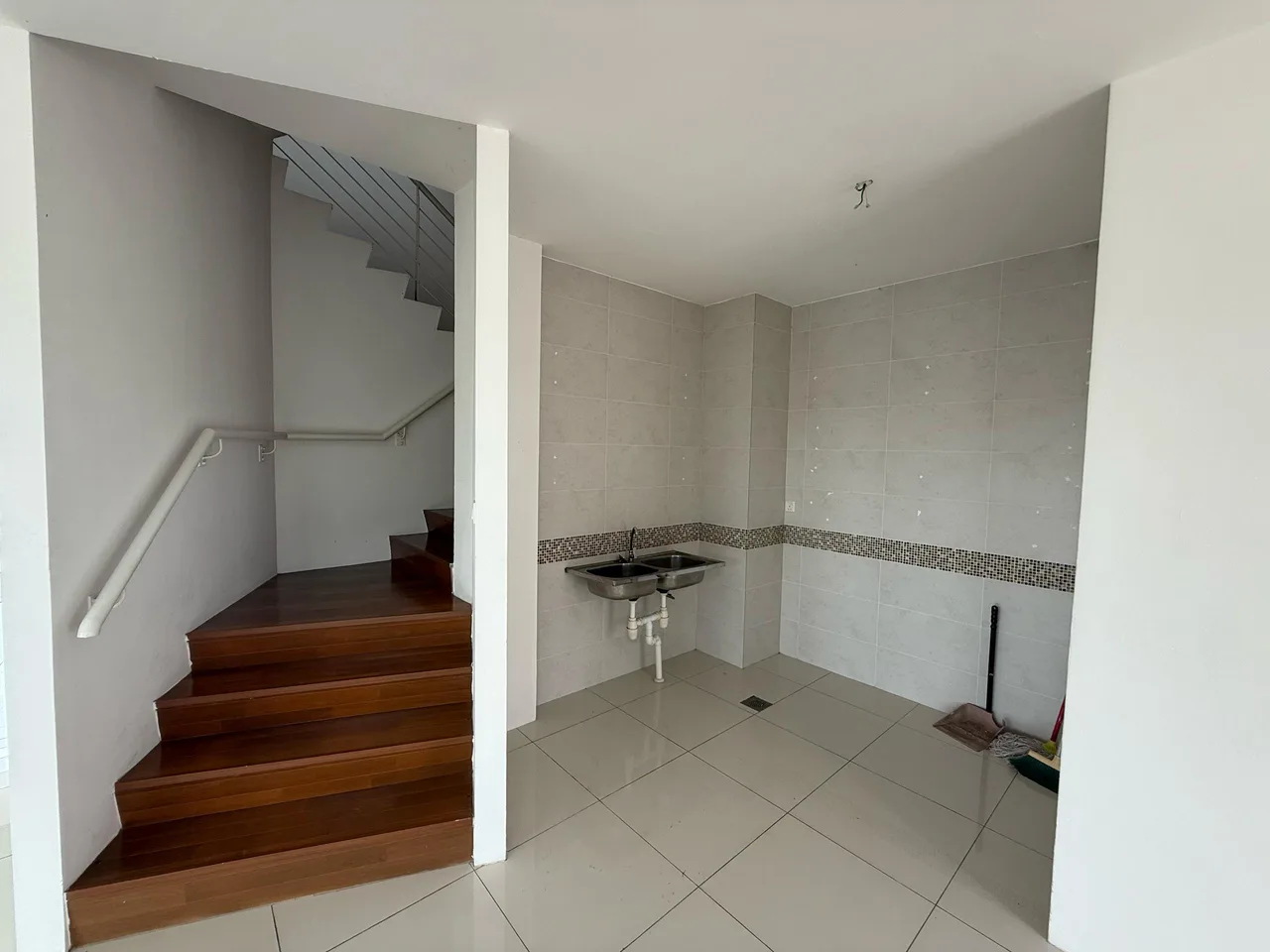 3 Storey Corner Lot Semi Detached House at Palm Residence Stapok