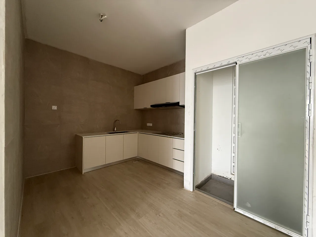 CORNER 3 bed 2 bath, Banquet Residence, 3rd mile