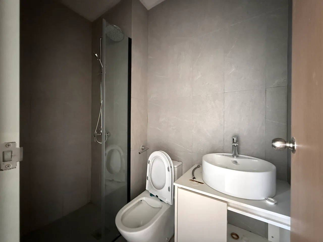 CORNER 3 bed 2 bath, Banquet Residence, 3rd mile