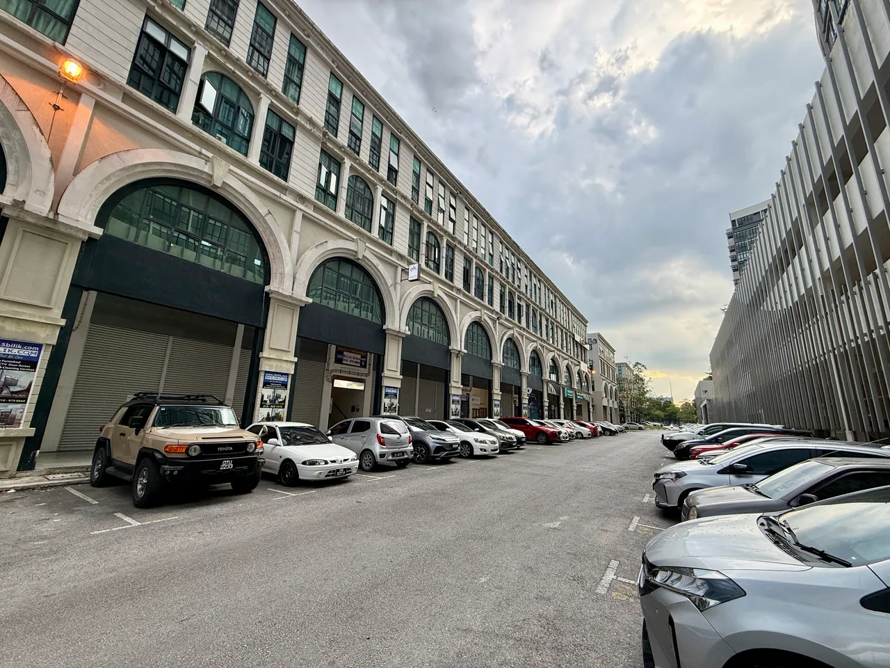 Facing Milano Eight, 4 Storey Shoplot (3C1R), Milan Square