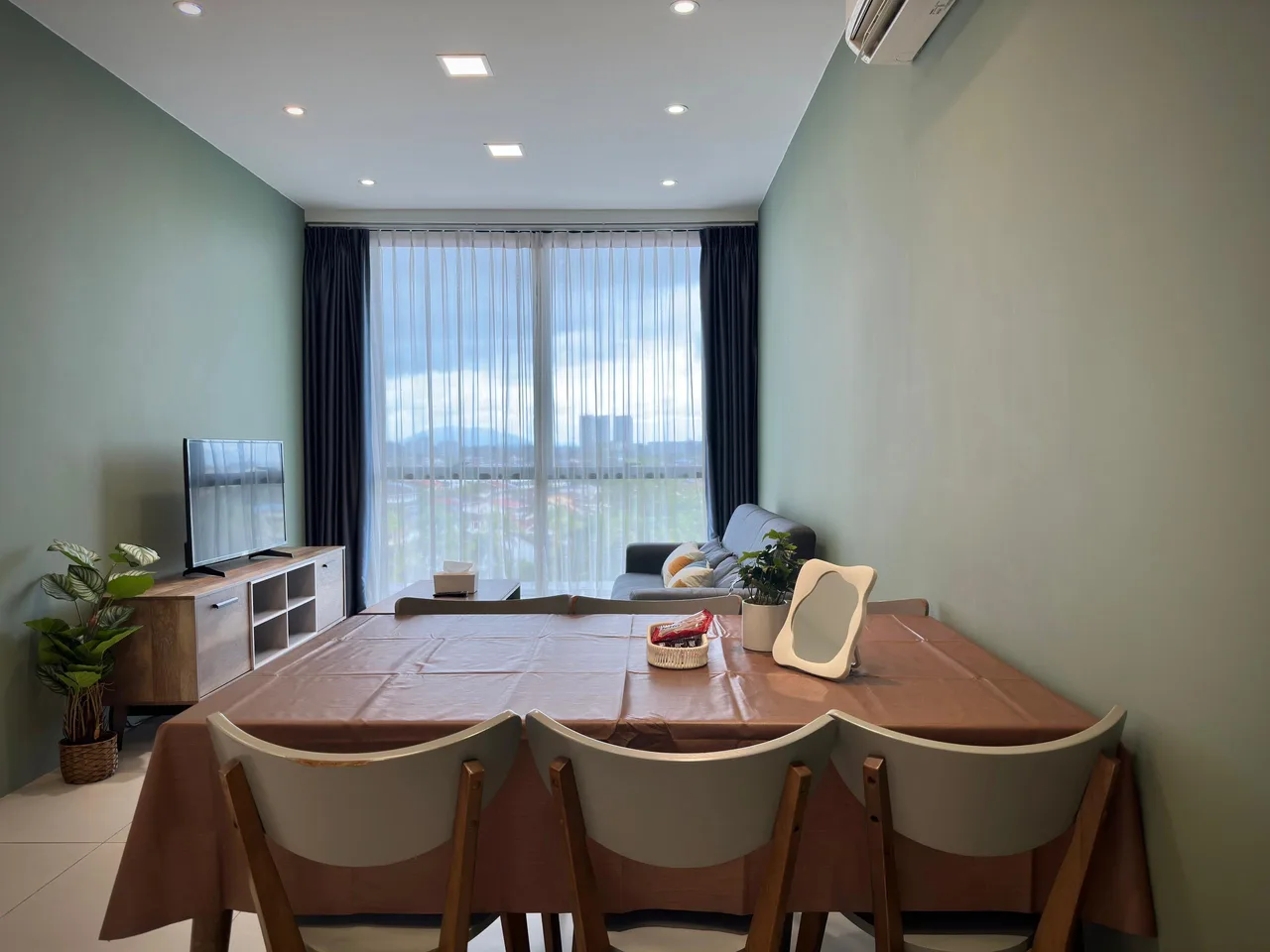 2Bed1Bath, Delofts Emporium, opposite Premier 101