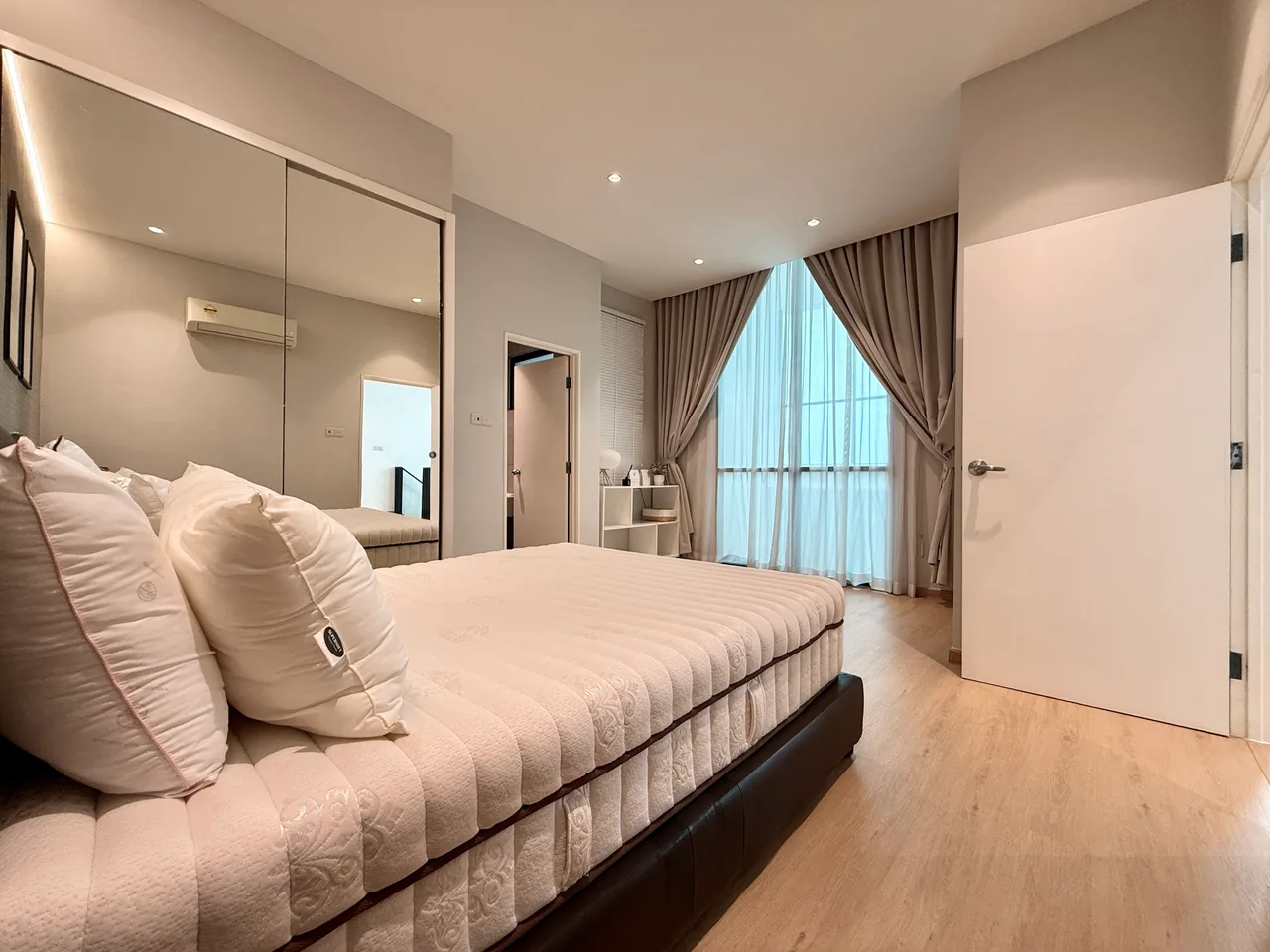 RARE Duplex unit at Delofts Tower 1, Emporium