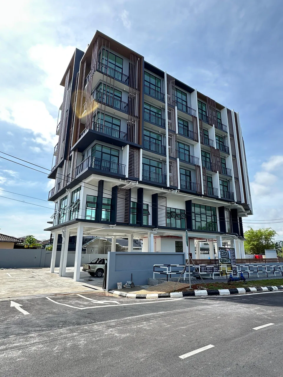 Enblock Building near Polarwood Estate