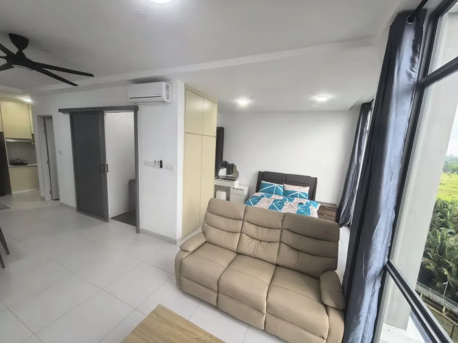 Studio Unit, Facing Renna Residence