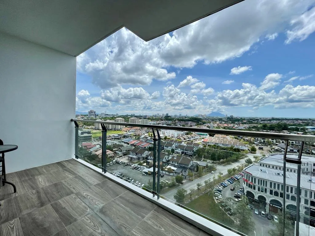 RARE, Corner City View, 3 Bedrooms at Jazz 1