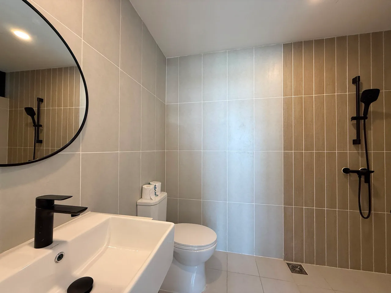 Corner 3 bed, Level 7, Tower 1 Milano 8