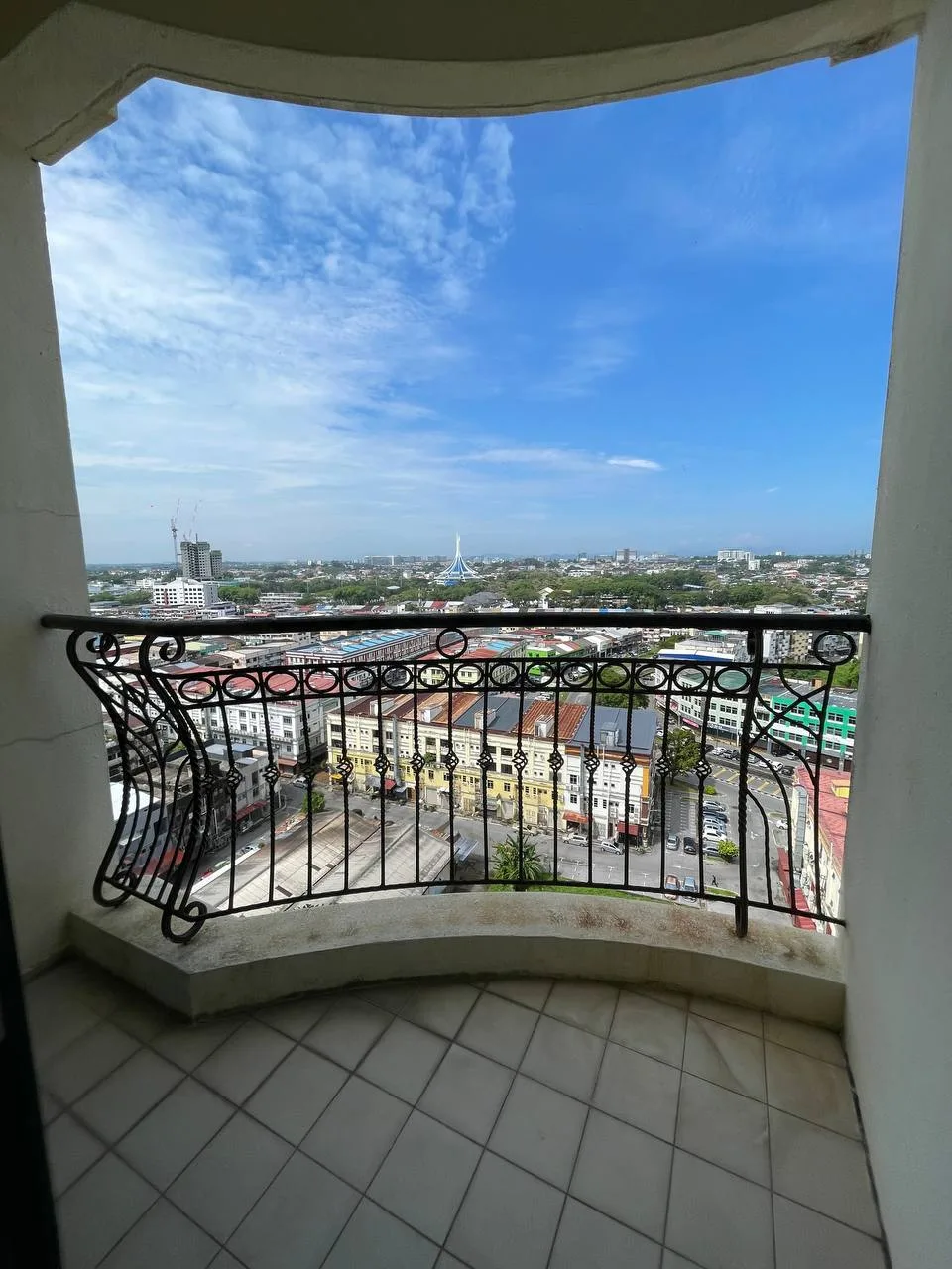Riverine Emerald 3 bedrooms Facing Sarawak River