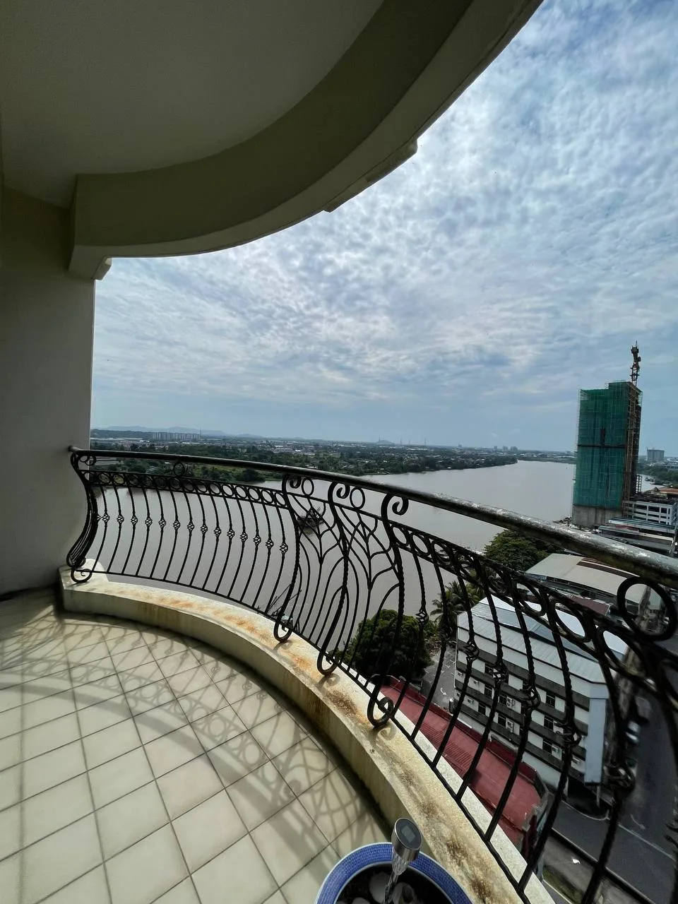 Riverine Emerald 3 bedrooms Facing Sarawak River