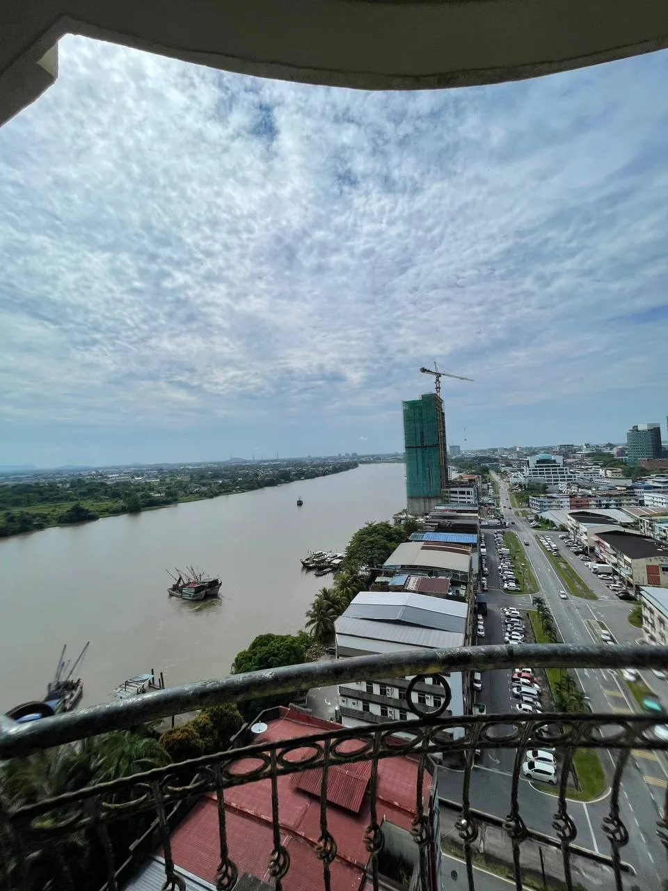 Riverine Emerald 3 bedrooms Facing Sarawak River