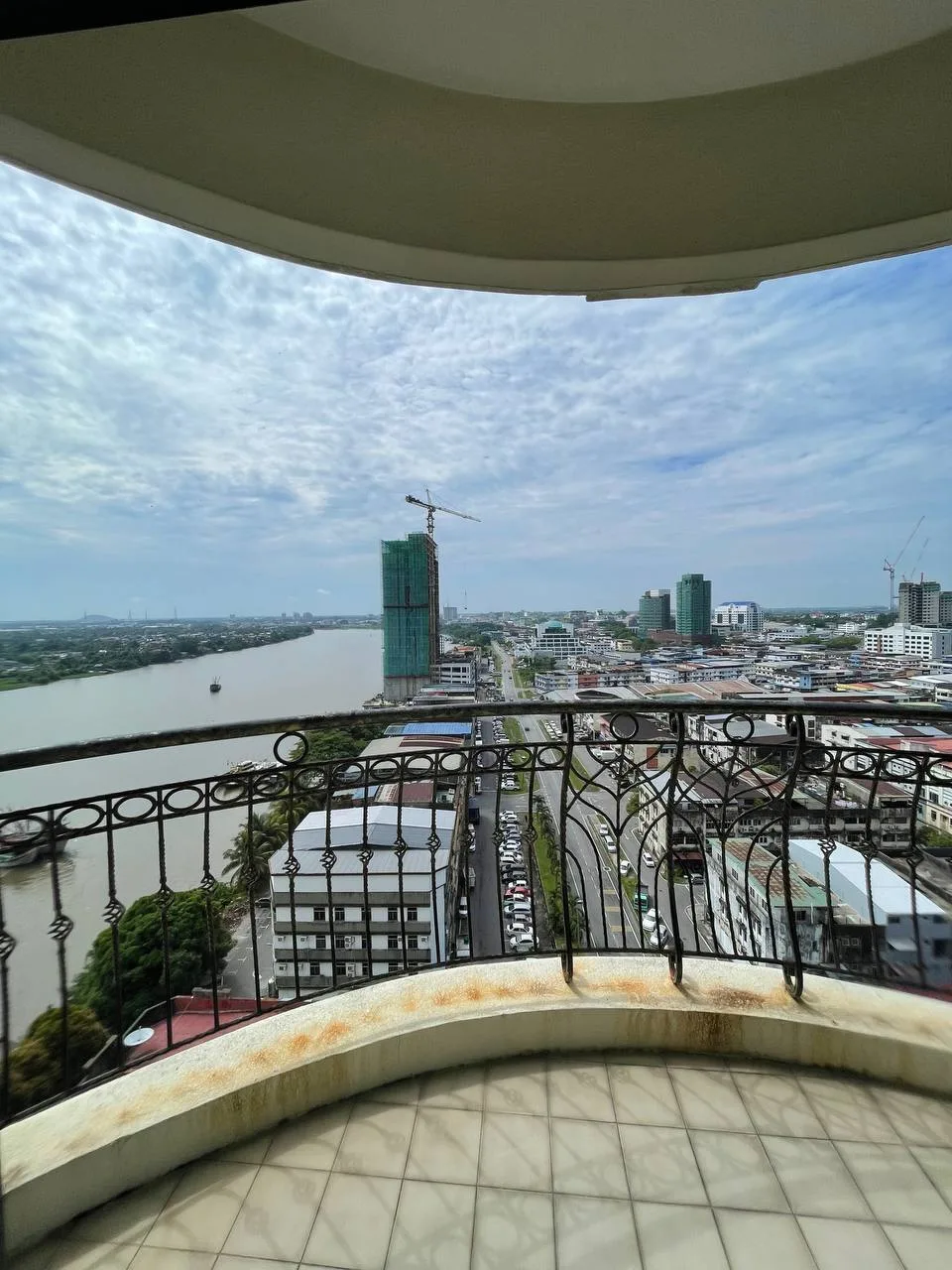 Riverine Emerald 3 bedrooms Facing Sarawak River