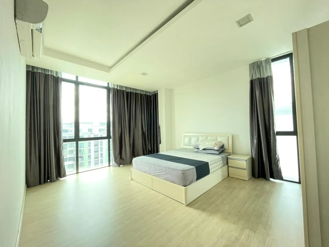 Spacious 3 Bed 2 Bath, Level 9, TriBeCa Condominium & Suites