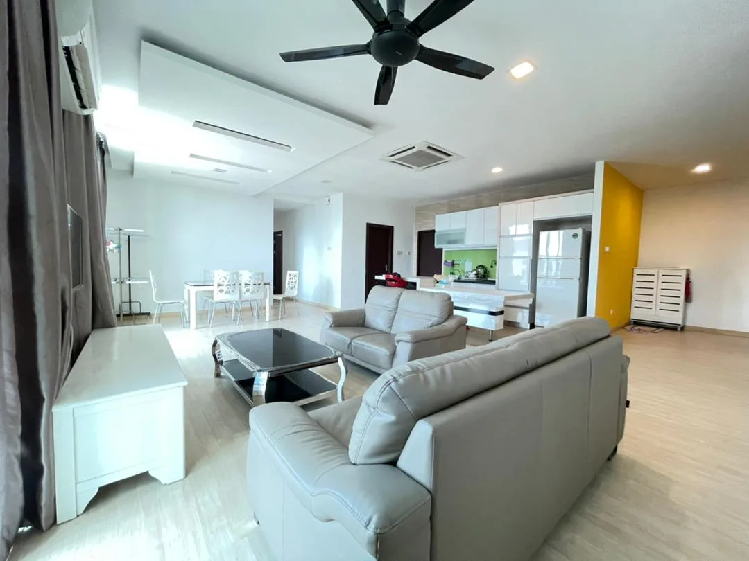 Spacious 3 Bed 2 Bath, Level 9, TriBeCa Condominium & Suites