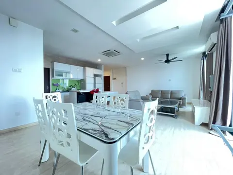 Spacious 3 Bed 2 Bath, Level 9, TriBeCa Condominium & Suites