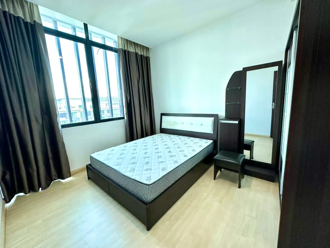 Spacious 3 Bed 2 Bath, Level 9, TriBeCa Condominium & Suites