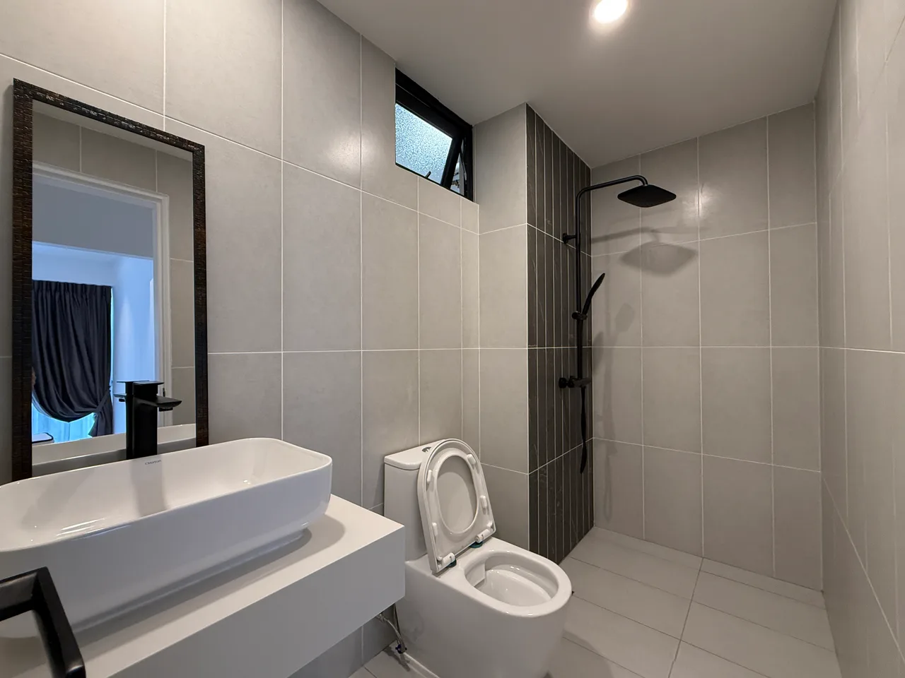 Brand new, 2 Bed, Level 12 Tower 2, Facing Garden