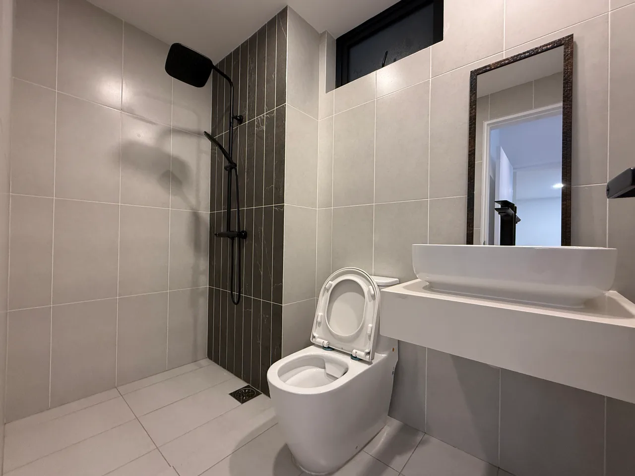 Brand new, 2 Bed, Level 12 Tower 2, Facing Garden