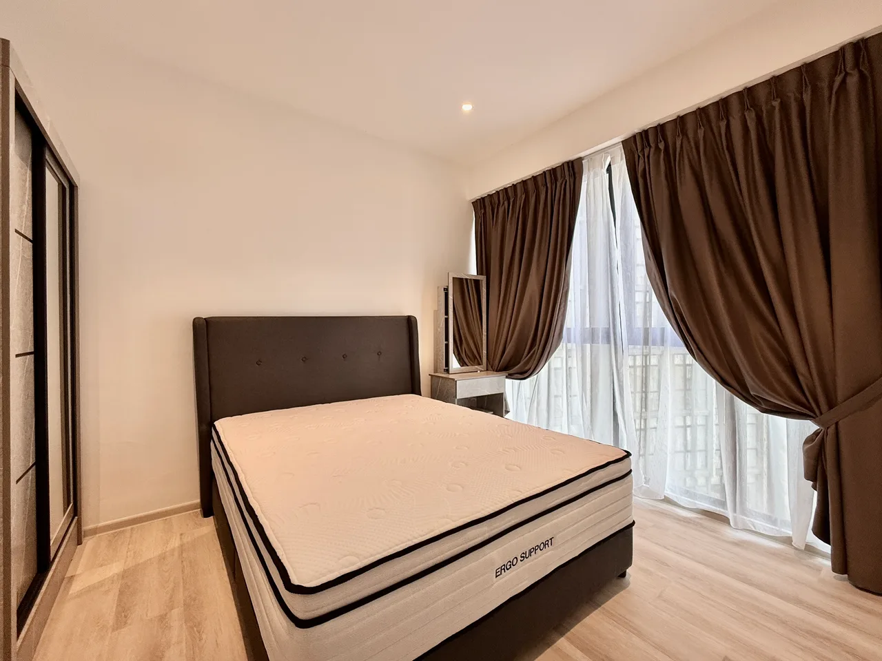 Brand new, 2 Bed, Level 12 Tower 2, Facing Garden