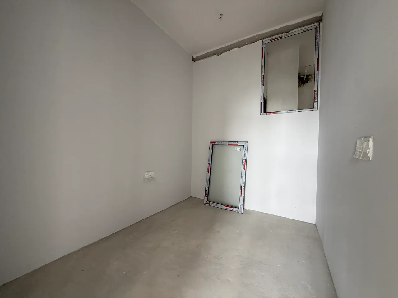 GalaCity and Pool View, 3 Rooms, The Rise Residence