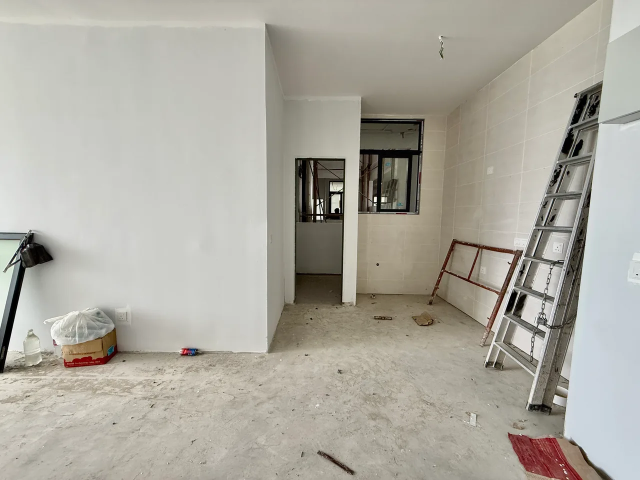 Airport and Pool View, 3 Rooms, The Rise Residence