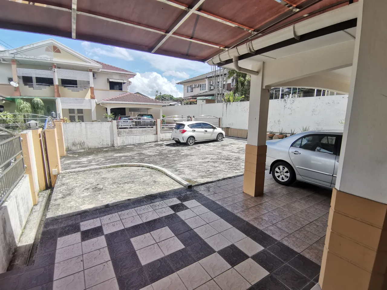 Corner Double Storey Semi Detached House For Sale at Jalan Kempas Kuching