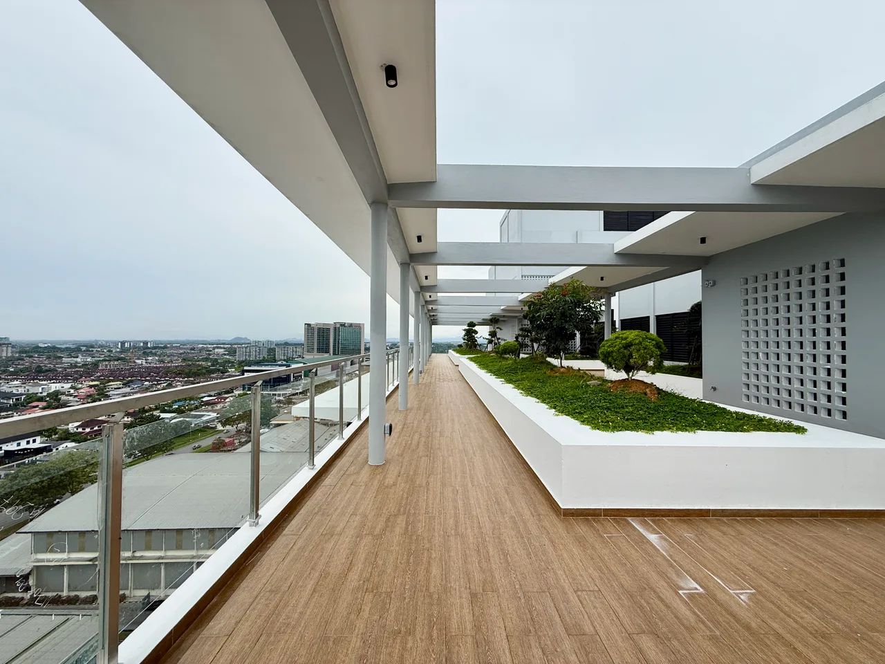 CORNER 3 bed 2 bath, Banquet Residence, 3rd mile