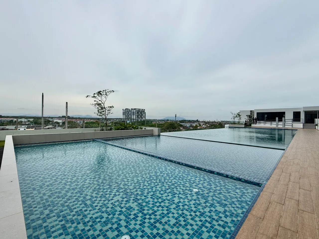 CORNER 3 bed 2 bath, Banquet Residence, 3rd mile