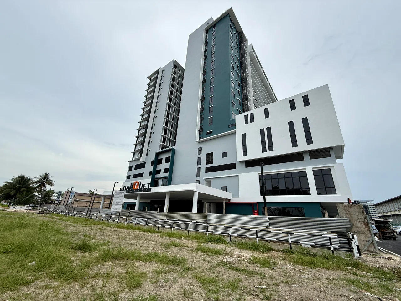 CORNER 3 bed 2 bath, Banquet Residence, 3rd mile