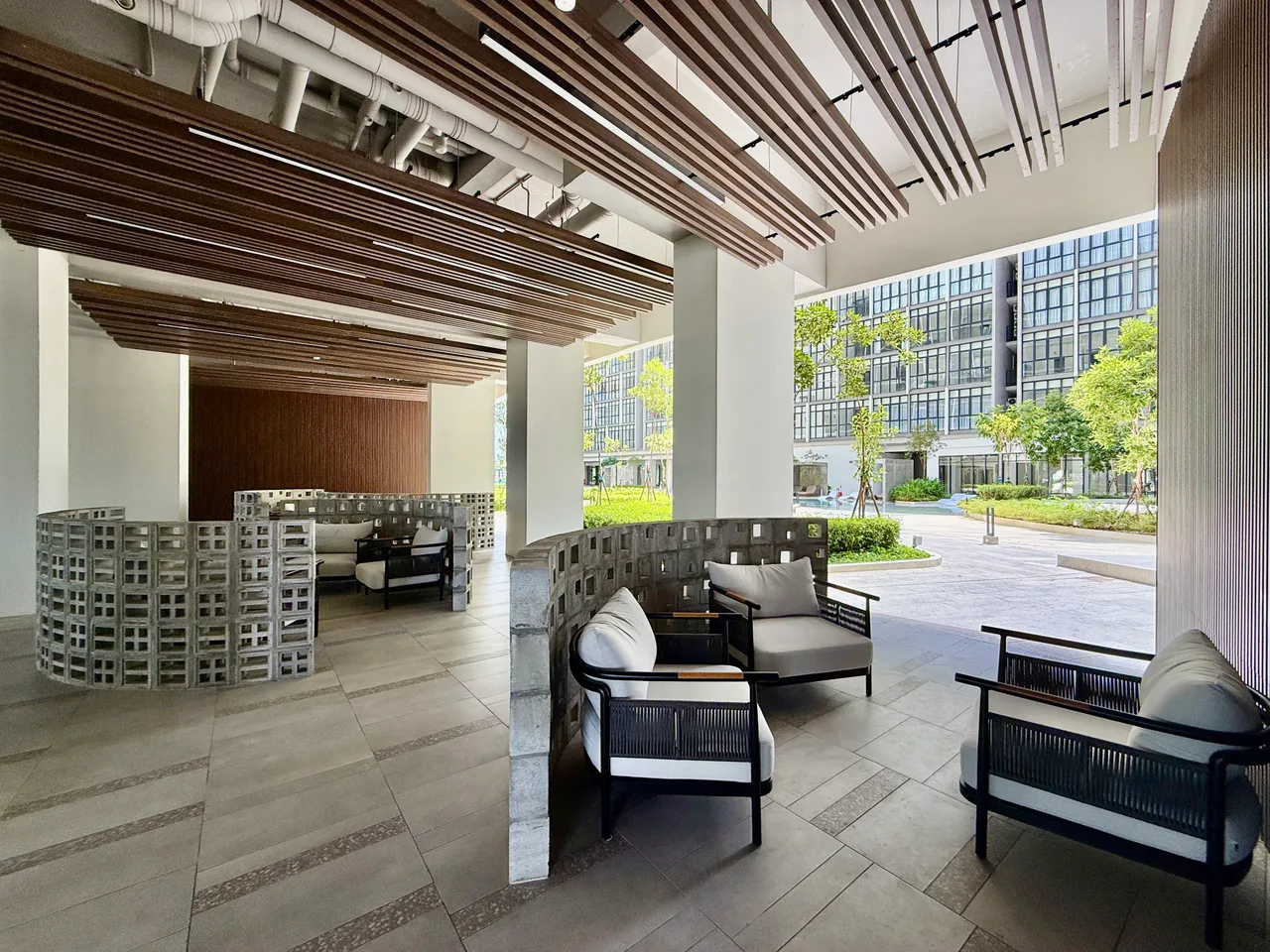 Brand new, 2 Bed, Level 12 Tower 2, Facing Garden